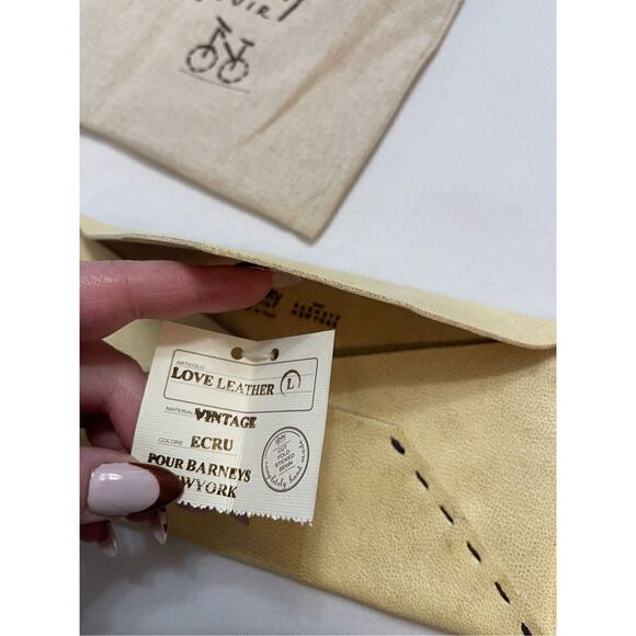 Henry cuir pouch Embroidery of a dog and a palm tree leather - Picture 8 of 8